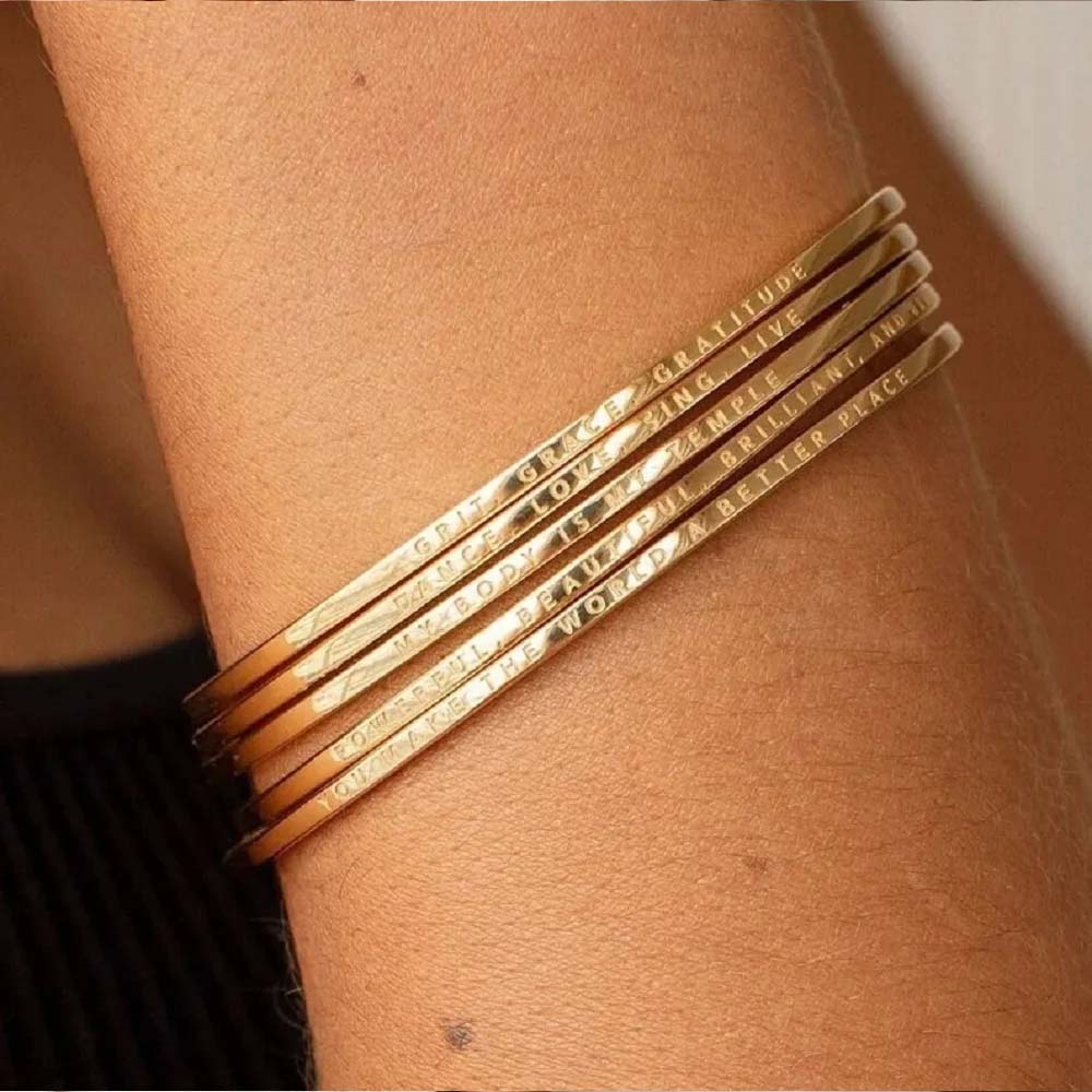 Пара с гравировкой имени и тек – обзор и цена Coordinates Bracelet